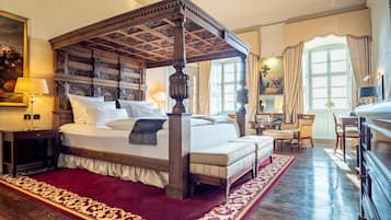 Luxe kamer | 1 slaapkamer, een kluis op de kamer, individueel gedecoreerd, een bureau