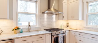 Gorgeous Home - Walk to Lake, Restaurants, Shops, Trails!