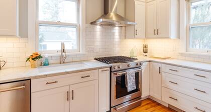 Gorgeous Home - Walk to Lake, Restaurants, Shops, Trails!