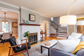 Smart TV, fireplace, books, stereo