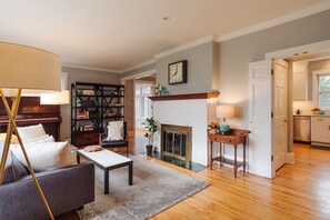 Smart TV, fireplace, books, stereo