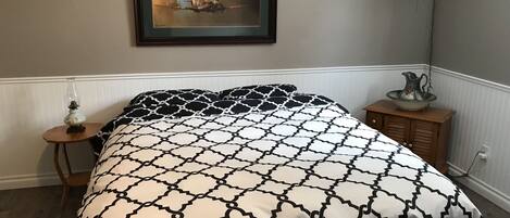 4 bedrooms, WiFi, bed sheets