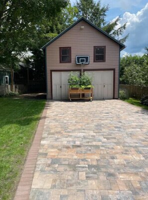 Property grounds - Victorian Home Near Racetrack & Downtown (Saratoga Springs)