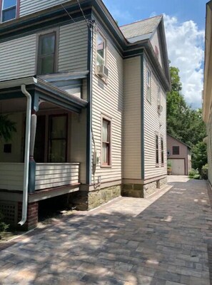 Exterior - Victorian Home Near Racetrack & Downtown (Saratoga Springs)