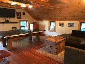 Game room - Victorian Home Near Racetrack & Downtown (Saratoga Springs)