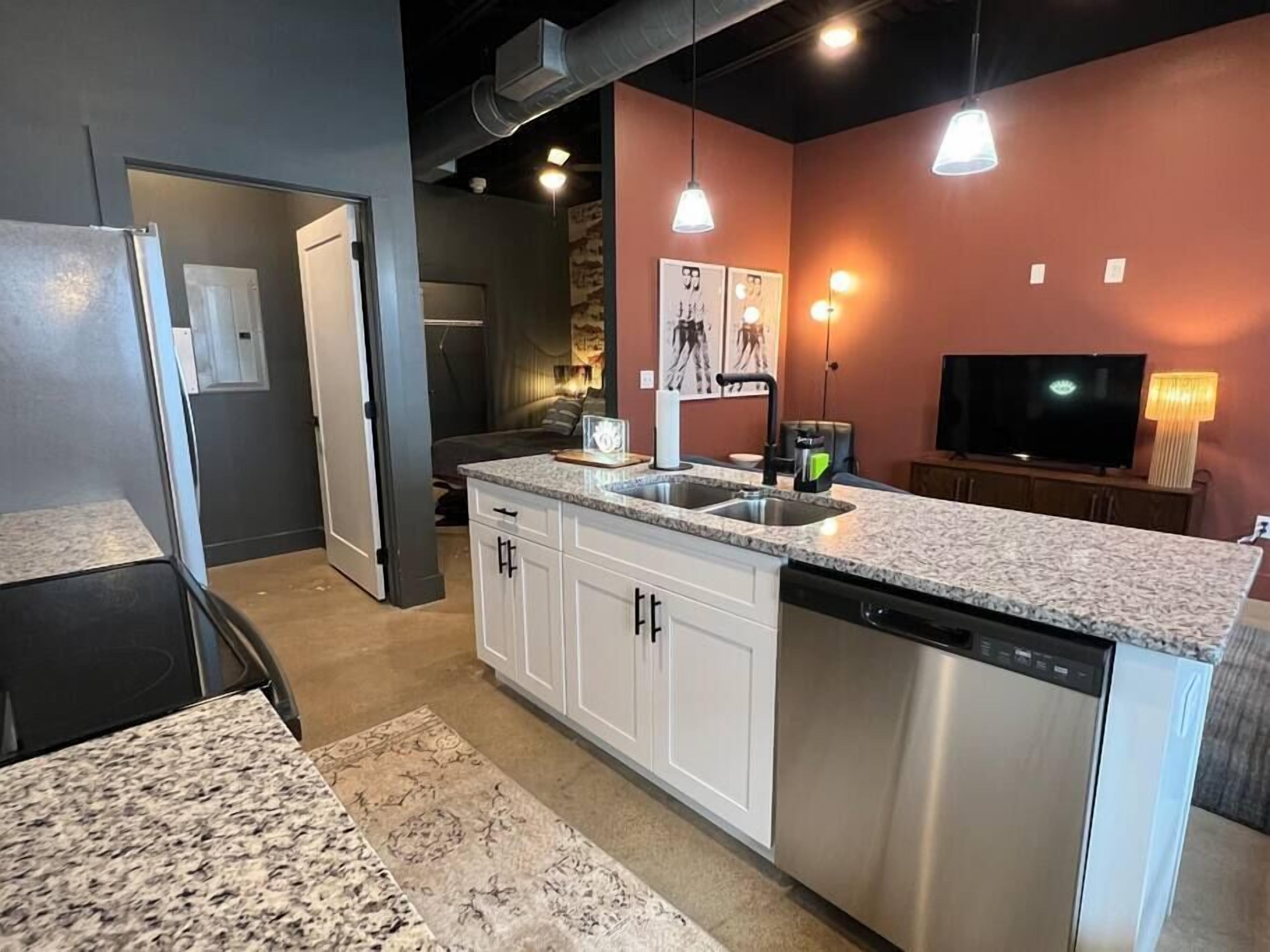 Western Legends - 4 miles to DT