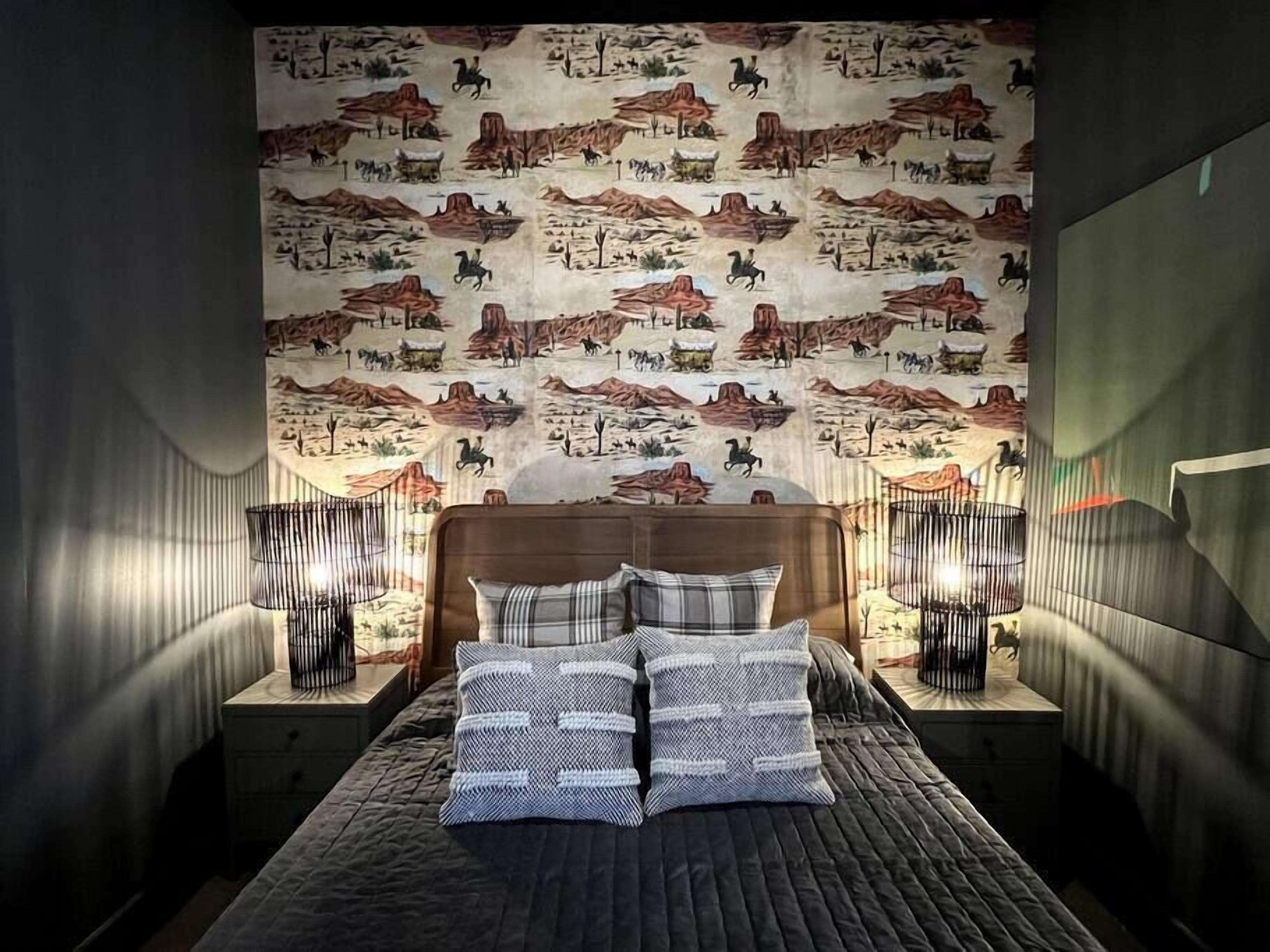 Western Legends - 4 miles to DT