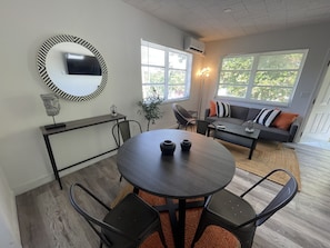 Quarto standard | Área de estar | TV 55 polegadas com canais digitais