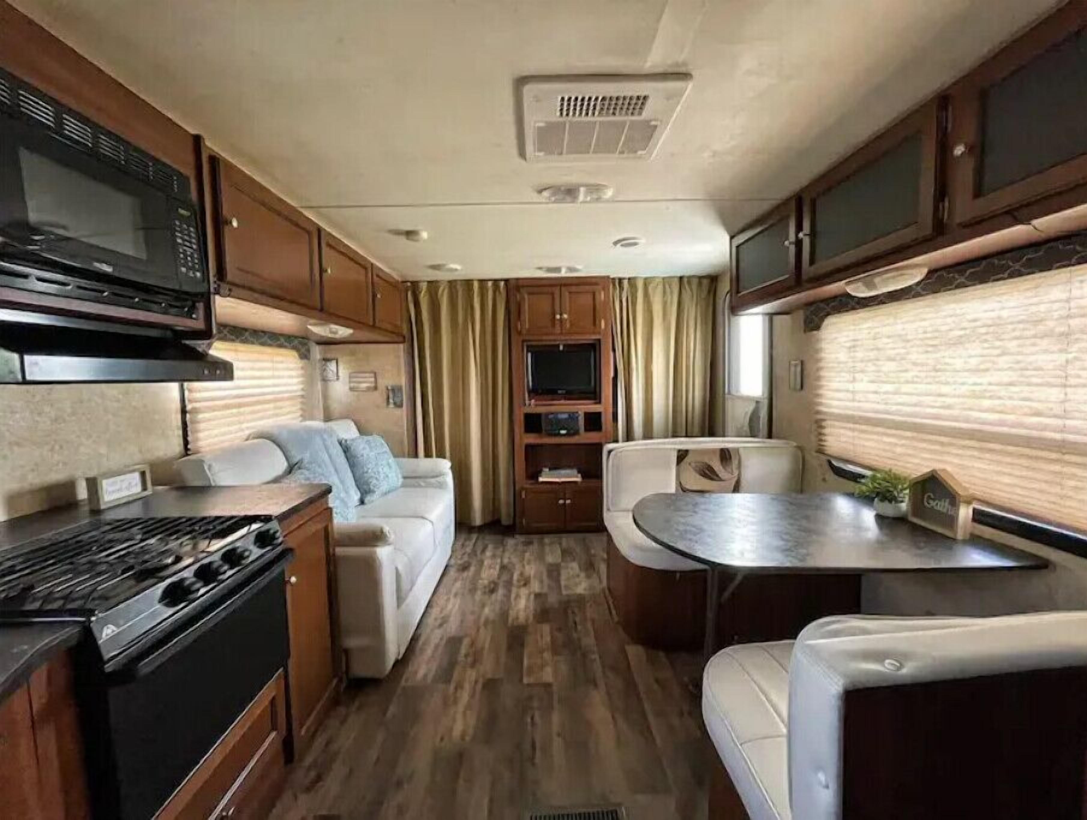 Outdoors Fun! Big lot! Clean Updated RV, A/C