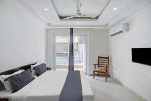 华丽双人房 | 意大利 Frette 床单、高档床上用品、羽绒被、泰普尔床垫