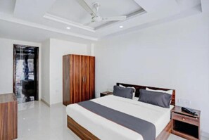 Deluxe Double Room - Hotel Collection Inn (Gurugram)