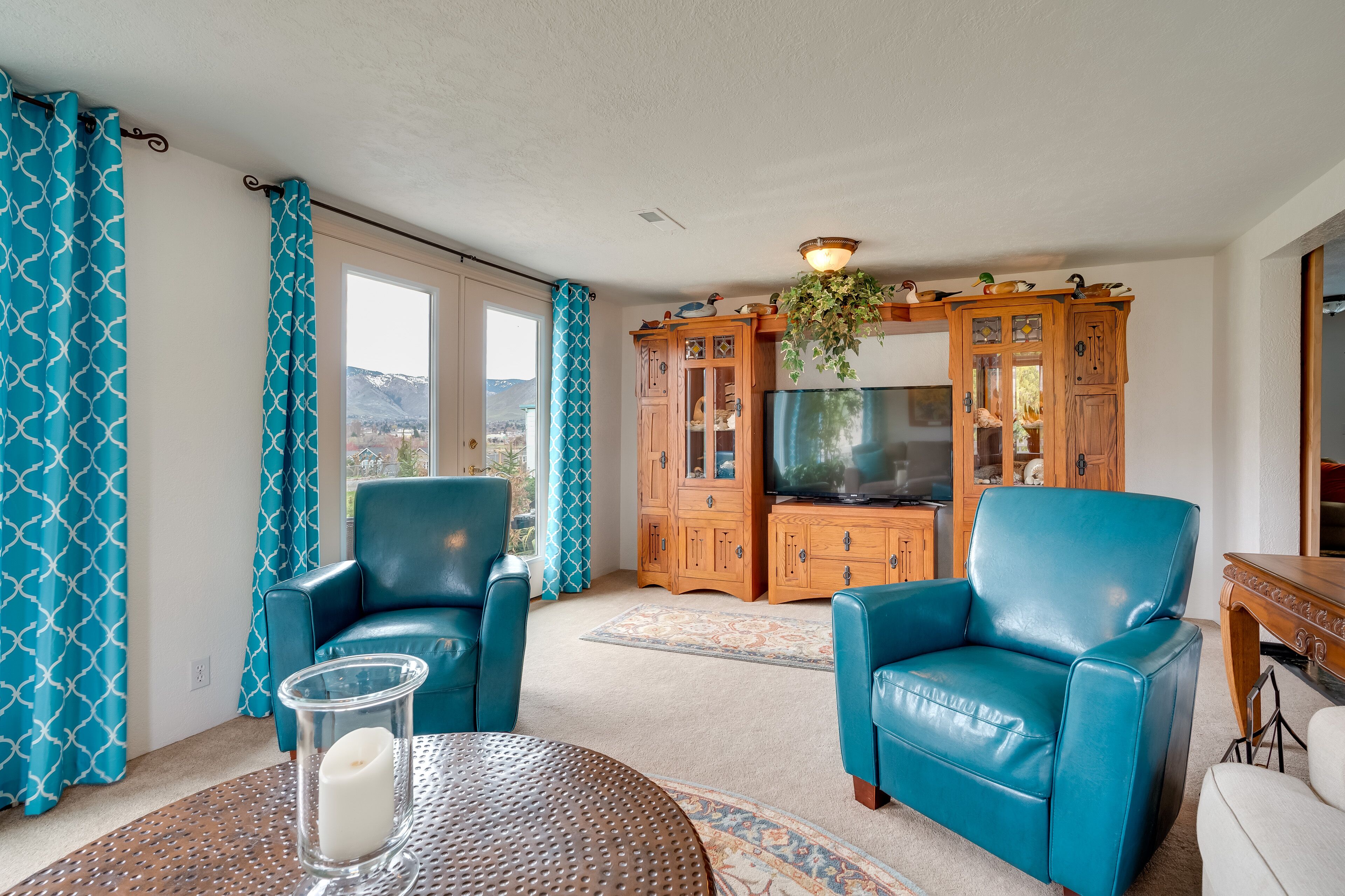 East Wenatchee Home w/ Yard & Hot Tub!