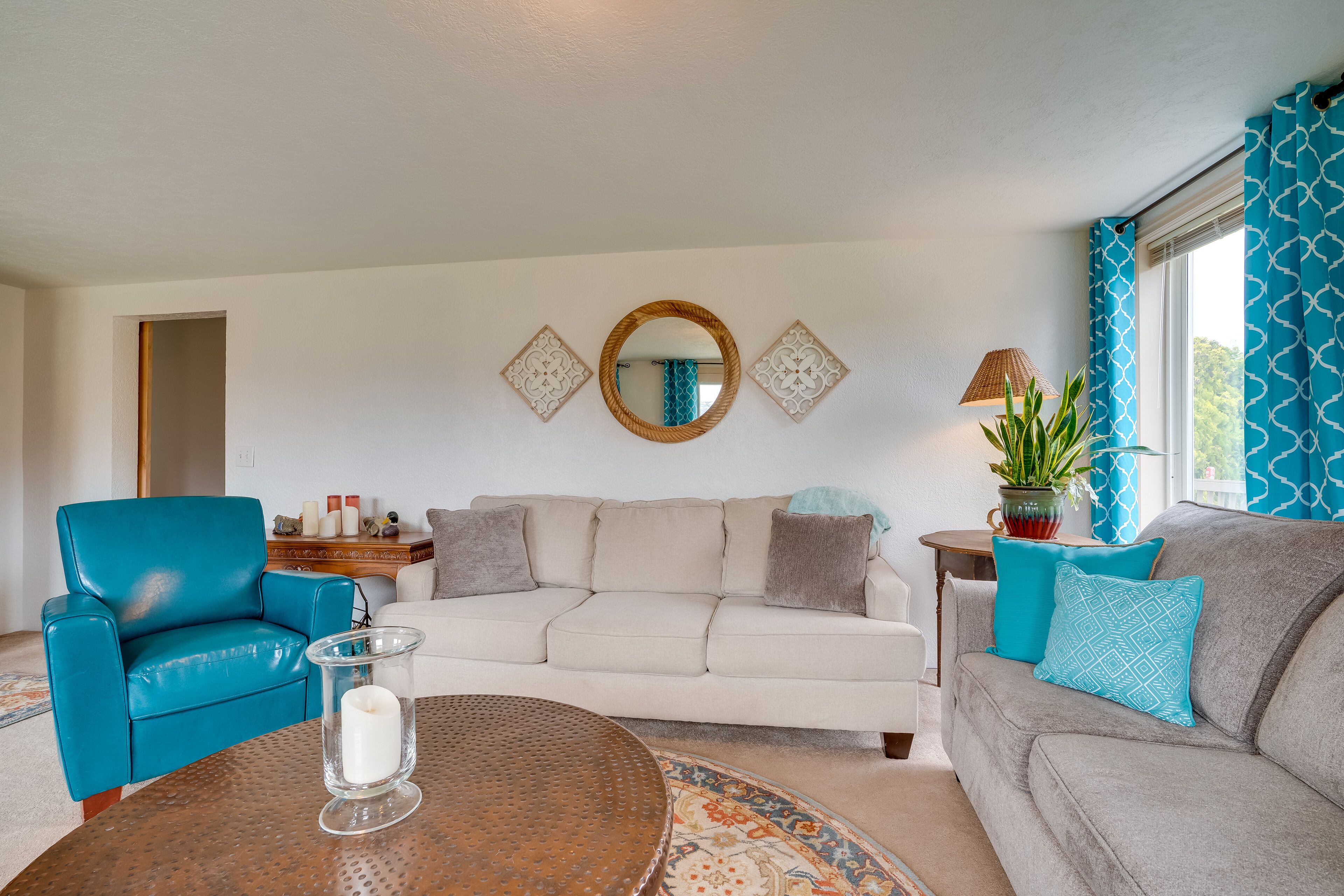 East Wenatchee Home w/ Yard & Hot Tub!