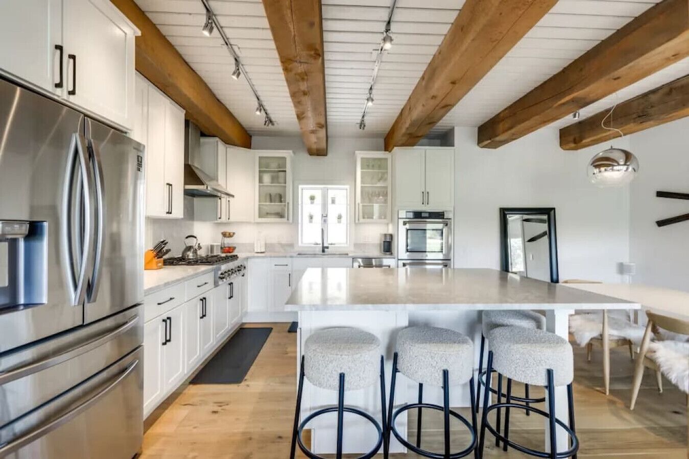 White River Citadel, Hot Tub, 7 Acres, Views