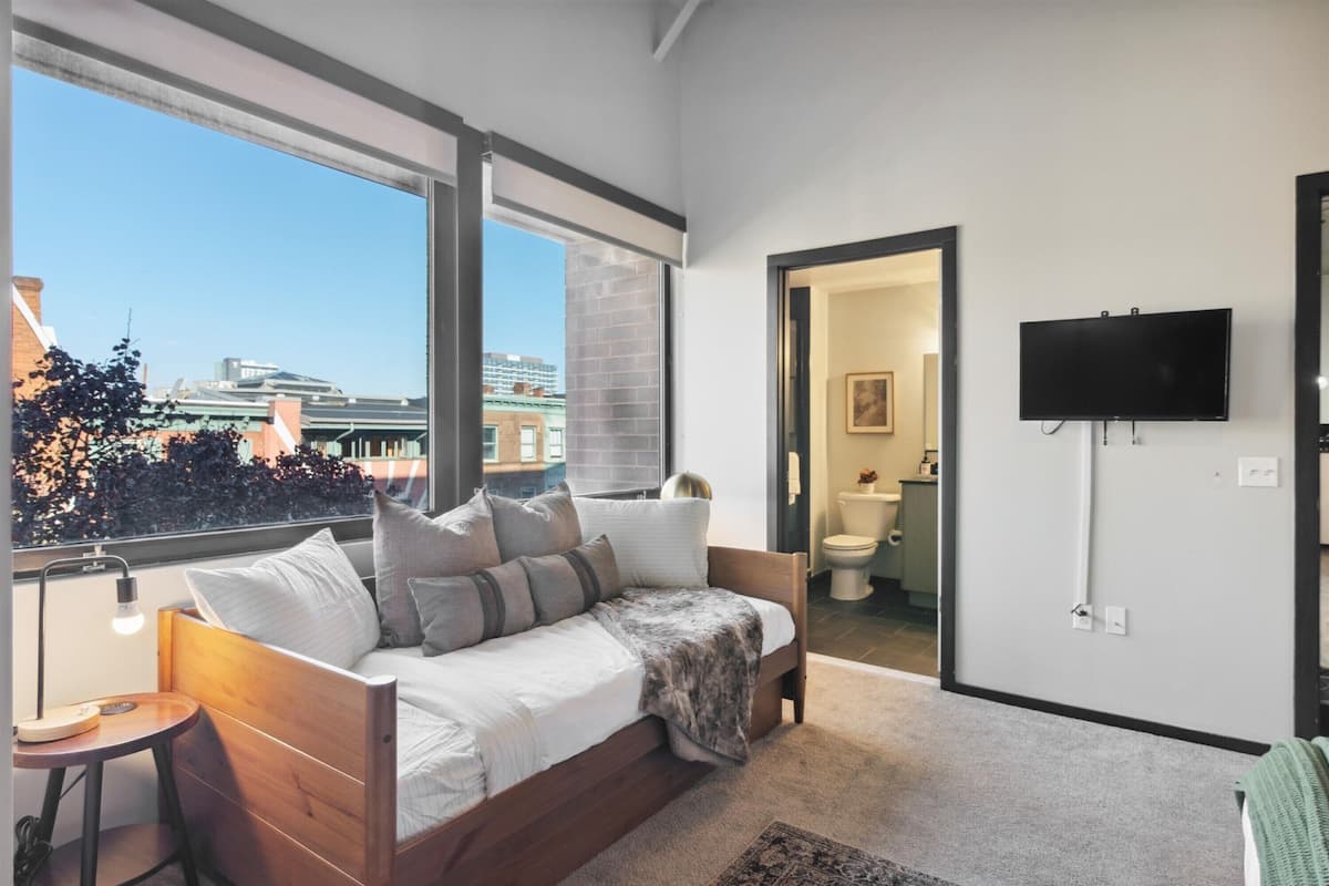 Apartamento sênior, 3 quartos, para não fumantes, vista para a cidade | Roupas de cama premium, edredons de pluma