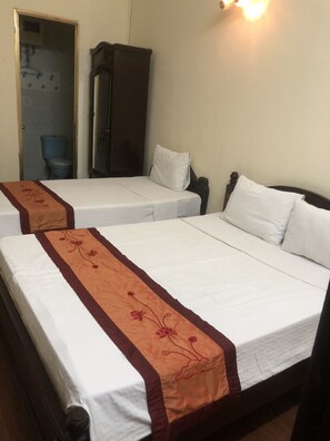 Habitación familiar, vista a la ciudad | Insonorización, wifi gratis y ropa de cama 