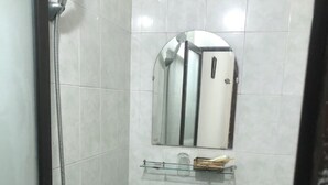 تجهيزات دش، وحدات دش مزودة بخاصية التدليك بالمياه