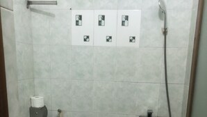 تجهيزات دش، وحدات دش مزودة بخاصية التدليك بالمياه