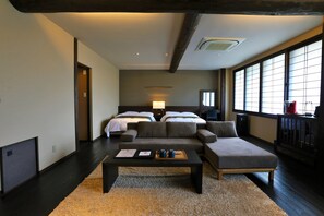 奢华双床房 | 高档床上用品、客房内保险箱、办公桌、笔记本电脑工作区