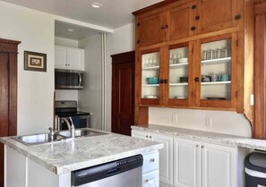 Frigorífic, microones, forn i placa de cuina 