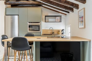 Fridge, microwave, oven, dishwasher - Apartamento Rastro de Madrid Cascorro (Madrid)