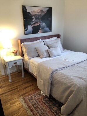 3 habitaciones, escritorio, tabla de planchar con plancha y wifi