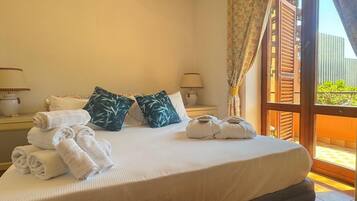 Appartamento panoramico | Biancheria da letto di alta qualità, copriletto in piuma, minibar