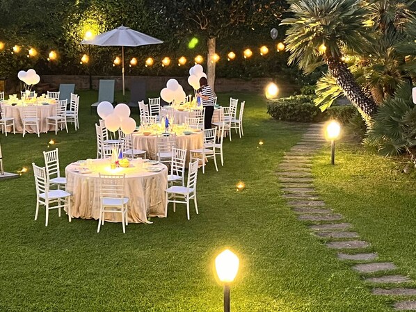 Outdoor banquet area - Palazzo Moresco (Santa Marinella)