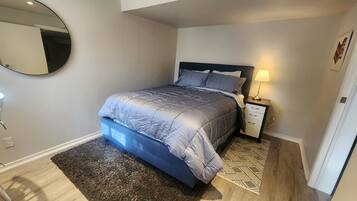 1 bedroom, desk, WiFi, bed sheets