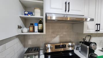 Refrigerador, microondas, horno y parrilla de estufa