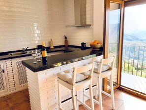 Fridge, microwave, oven, stovetop - Casa Rif - Contemporary townhouse with panoramic views (Cáñar)