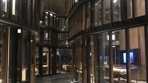 A modern building with curved glass walls and a central open space. - Excellent location, best facilities ,worth to pay (Jatujak)