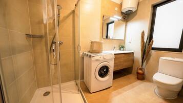Shower, hair dryer, towels, shampoo