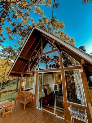 Literie hypoallergénique, minibar, décoration personnalisée, bureau