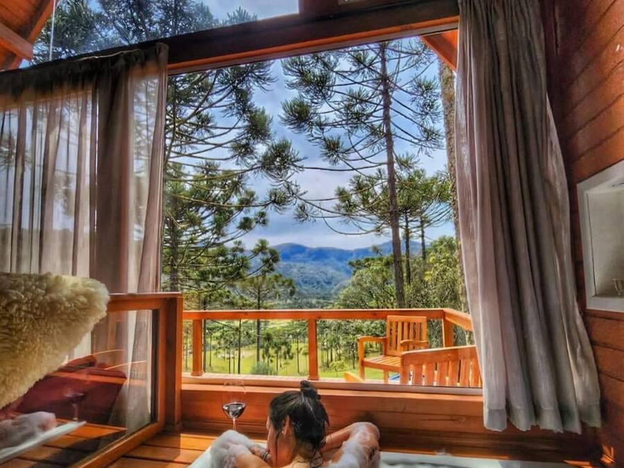 Standard-chalet | Kylpyhuone | Poreamme, sadesuihkupää, hiustenkuivaaja, pyyhkeet