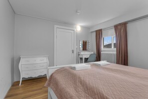 2 quartos, ferros/tábuas de passar roupa, Wi-Fi, roupa de cama