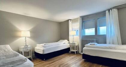Cozy Downtown Keflavík Apartment - 5min to airport