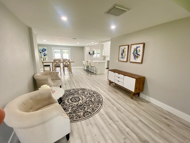 House On Hibiscus - New, Close To Beach And Everything Else. Pet Friendly! - Sarasota, FL