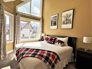 2 bedrooms, iron/ironing board, travel cot, free WiFi