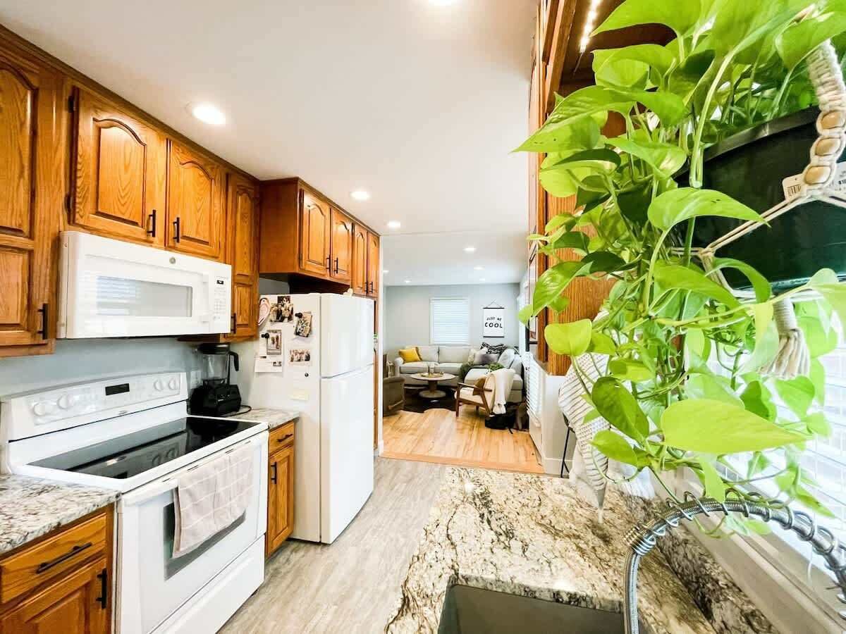 Refrigerador, microondas, horno y parrilla de estufa 