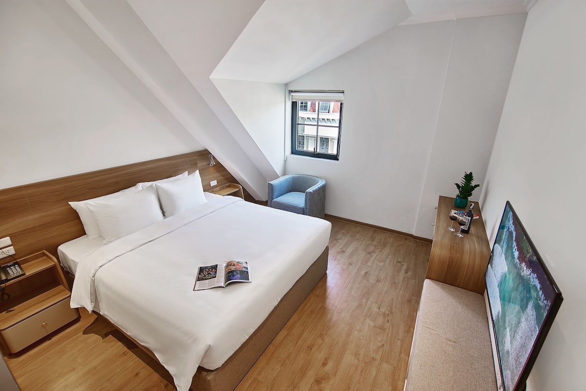 Family Studio Suite | 1 bedroom, minibar, desk, laptop workspace