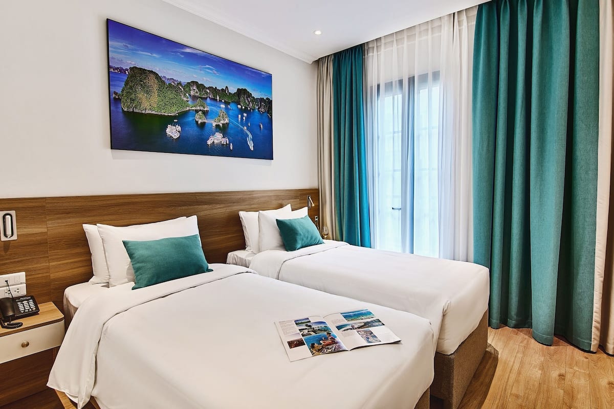 1 bedroom, minibar, desk, laptop workspace