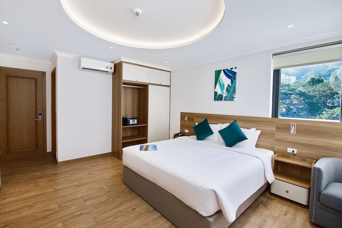 Standard Room | 1 bedroom, minibar, desk, laptop workspace