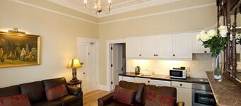 10 minute walk to Dublin Zoo and Phoenix Park