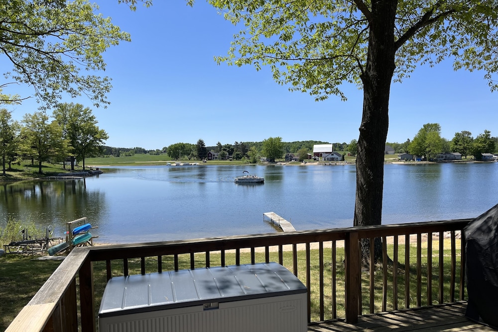 Stone Ledge Lake Living