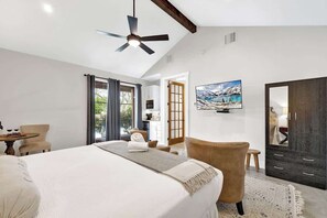 1 bedroom, iron/ironing board, free WiFi, bed sheets - Suite B-Pool Access-Walk to Main St! (Fredericksburg)