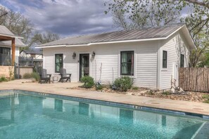 حمّام سباحة خارجي