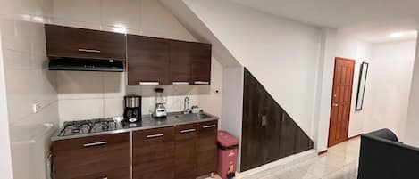 Basic-Apartment | Eigene Küche | Kühlschrank, Wasserkocher mit Kaffee-/Teezubehör