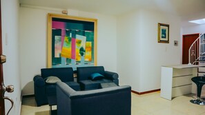 45-Zoll-Flachbildfernseher mit Kabelempfang, Fernseher, Fußbodenheizung