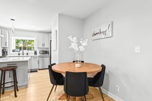 Dining - Modern, Cozy Buckhead 4+3 SFH + Backyard (Atlanta)
